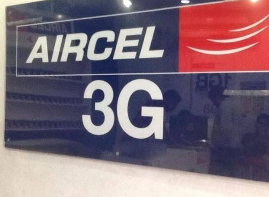 348 रुपये वाले प्लान में एयरसेल 84 दिनों के लिए हर दिन 1 जीबी डेटा और अनलिमिटेड कॉलिंग का ऑफर दे रहा है. इस प्लान में वॉयस कॉल के लिए 300 मिनट प्रतिदिन और 1200 मिनट एक हफ्ते की लिमिट रखी गई है.