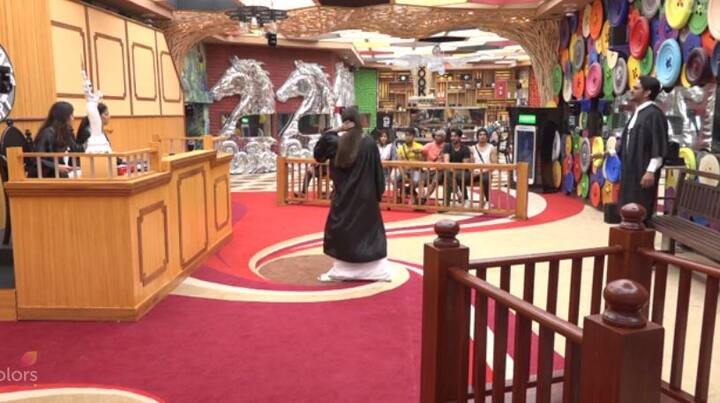 टास्क के दौरान एक मौका ऐसा भी आया जब हिना खान के सब्र का बांध टूट गया और वह फूट फूटकर रोने लगी. बता दें कि यह पहला मौका नहीं है जब हिना खान शो के दौरान यूं भावुक हुई और रोने लगी. हालांकि टीम हितेन इस टास्क को जीतन में कामयाब रही है.