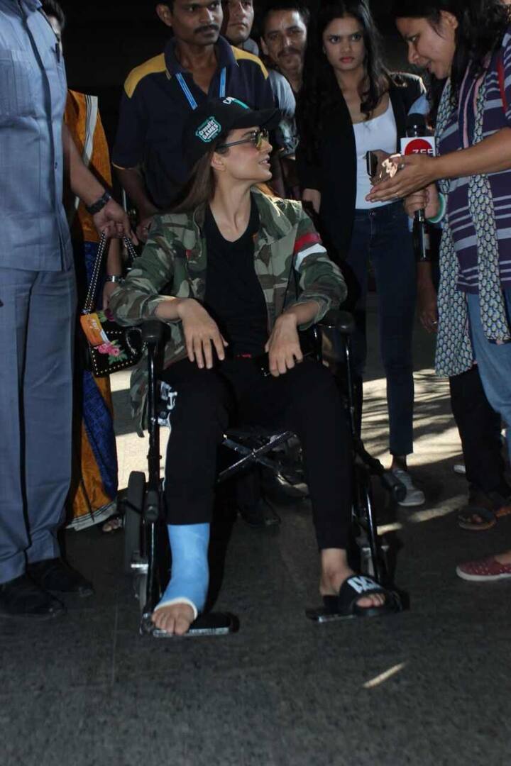 जानकारी मिली है कि वे मुंबई वापस लौटेंगी. फिल्म की शूटिंग मेहरानगढ़ फोर्ट में चल रही है.