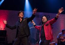 ऐसा डांस आपने नहीं देखा होगा, क्या खूब नाचे हैं शाहरुख खान- कैलाश खेर