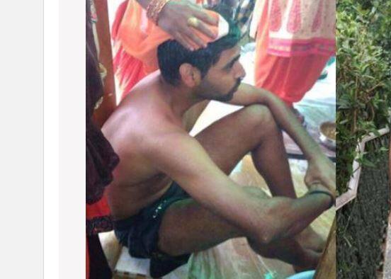 लेकिन सोशल मीडिया पर भुवनेश्वर कुमार की हल्दी की एक तस्वीर वायरल हो रही है, जिसमें भुवी टीम इंडिया के शॉर्ट्स पहने दिख रहे हैं. यानि शादी के माहौल में भुवी का टीम इंडिया से प्यार कम नहीं हुआ.