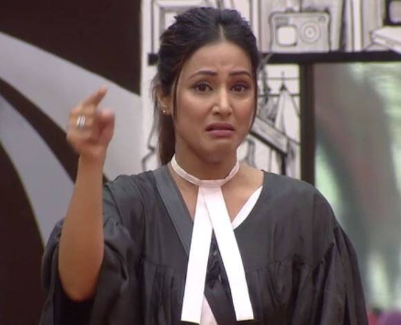  इसके बाद अर्शी खान ने हिना खान पर औरतों की इज्जत नहीं करने का आरोप लगाया. अर्शी खान ने कहा, ''जब जुबैर मेरे बारे में गलत बातें बोल रहा था तो मैंने हिना की मदद मांगी थी, लेकिन हिना ने मेरा साथ नहीं दिया.'' अर्शी के आरोप सुनकर हिना खान रोने लगी और कहा, ''मैंने ऐसा कुछ नहीं किया है, मुझे तो पूरी बात ही नहीं मालूम.'' 