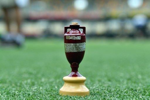 The Ashes: History behind one of the biggest rivalries in cricket अंग्रेजों के झूठे अभिमान और ऑस्ट्रेलियाई औरतों के अति उत्साह ने रचा एशेज का इतिहास
