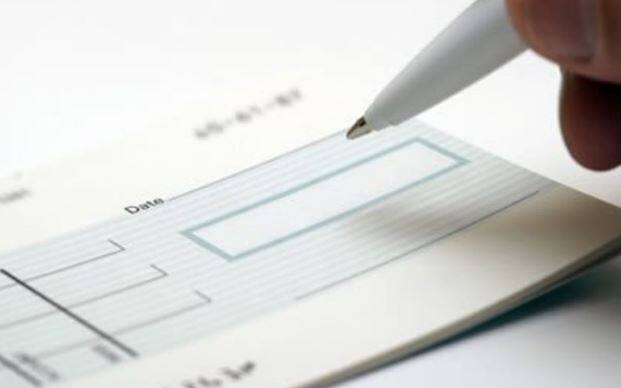 आपसे जुड़ी बड़ी खबर: मोदी सरकार ने किया साफ, ‘चेकबुक बैन’ करने का नहीं है कोई विचार