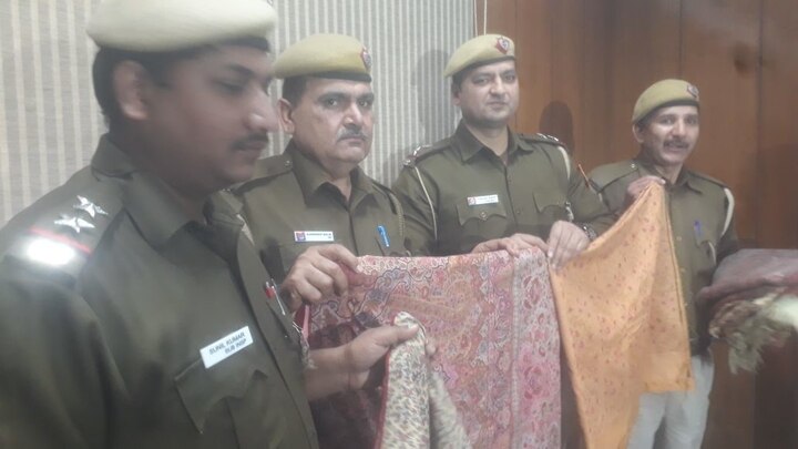 Three thieves have been arrested who had stolen three shawl from a museum in the style of Dhoom-2 फिल्म धूम-2 की तर्ज पर म्यूजियम से चोरी करने वाले तीन चोर गिरफ्तार
