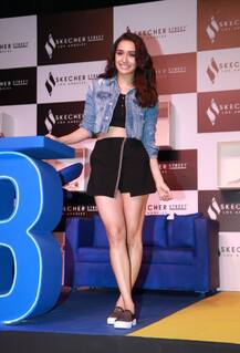 मुंबई में फुटवेयर इवेंट में इस ग्लैमरस अंदाज़ में पहुंची श्रद्धा कपूर, देखें तस्वीरें