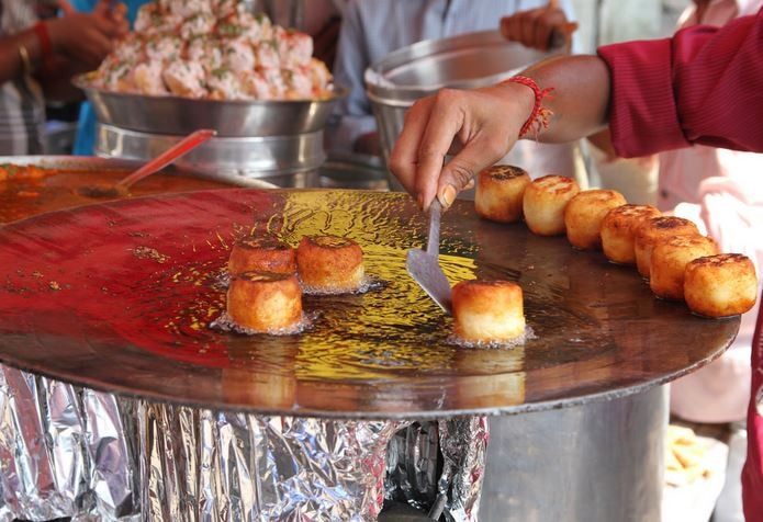 Mumbai Street Food: Best Local Food in Mumbai मुंबई जा रहे हैं तो वहां का स्ट्रीट फूड खाना ना भूलें