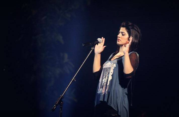 कई ट्विटर हैंडल ने उन्हें इमरान खान पर किए अपशब्द के लिए ट्रोल करना शुरु कर दिया.