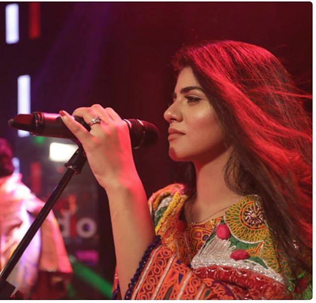 अपने लोकप्रिय सीरियल्स और सुरीली आवाज से पाकिस्तान के लोगों के दिलों पर राज करने वाली कुर्अतुल ऐन बलौच को एमटीवी कोक स्टूडियो में उनकी शानदार सिंगिंग से फेम हासिल है.