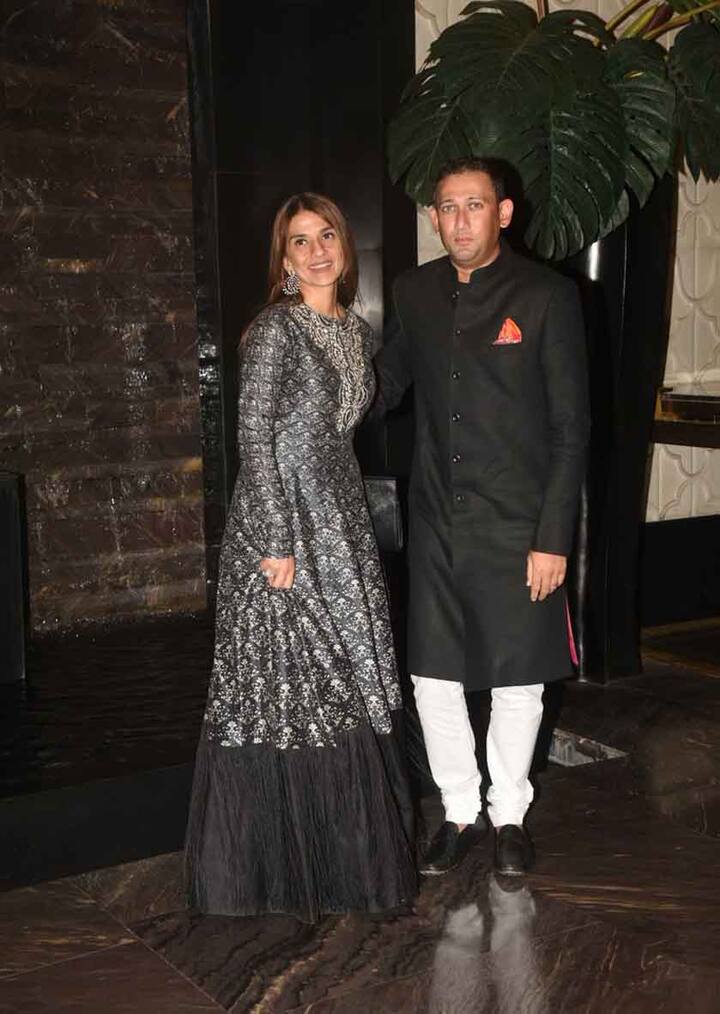 अजित अगरकर भी पत्नी केसाथ पहुंचे.