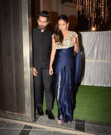 टीवी एक्ट्रेस स्मृति खन्ना की शादी में शाहिद-मीरा पर रहीं सबकी निगाहें, अकेली पहुंची सुजैन