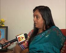 गुजरात चुनाव: पीएम मोदी पर चूड़ी उछालने वाली महिला को टिकट दे सकती है कांग्रेस