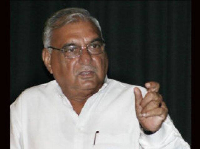 सीएम के इस जवाब के बारे में पूछे जाने पर हुड्डा ने कहा, ‘‘मैं जिस बारे में बात कर रहा हूं वह एक गंभीर मुदृा है. जो मैंने कहा, मानुषी उस सम्मान के योग्य है. उसने पूरे राज्य और देश को गौरवान्वित किया है. लेकिन आज तक साक्षी मलिक को नौकरी नहीं मिली है. इसके अलावा कई ऐसे खिलाडी हैं जिन्हें नौकरी दी जानी चाहिए थी लेकिन पिछले तीन साल में कुछ नहीं हुआ है.’’