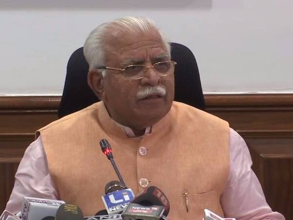 हुड्डा इस मांग पर हरियाणा के सीएम खट्टर ने कहा, ‘‘पूर्व मुख्यमंत्री ने जो कहा है यह उनकी प्रकृति और उनका मिजाज है क्योंकि उनकी सोच जमीन और नकदी तक ही सीमित है. लोगों को इन सबसे ऊपर उठकर सोचना चाहिए.’’