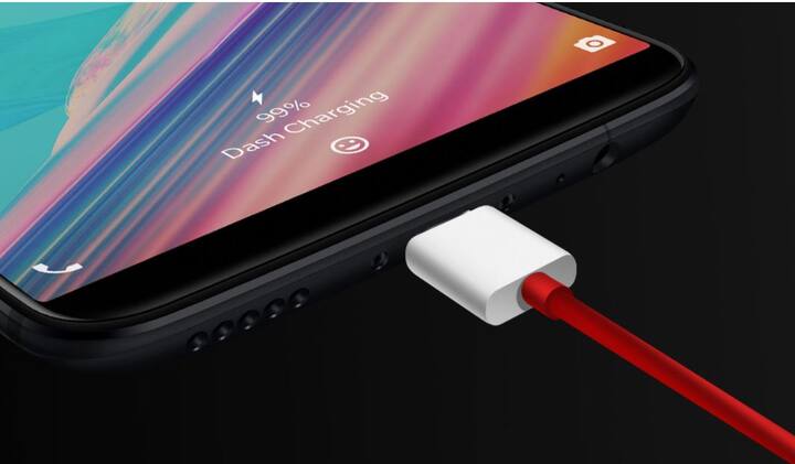 ड्यूअल कैमरा से लैस इस डिवाइस में सुपर-फास्ट क्वॉलकॉम स्नैपड्रैगन 835 प्रोसेसर है और ग्राफिकल डिस्पले को बढ़ाने के लिए 'एड्रेनो 540' जीपीयू है.