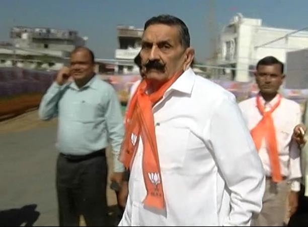 Know about BJP MP who manhandled ABP News team in gujarat जानिए- गुंडागर्दी करने वाले बीजेपी सांसद प्रभात सिंह कलोल की पूरी कहानी, चार पत्नियां हैं