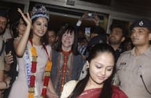 मिस वर्ल्ड मानुषी का यूं हजारों की भीड़ ने किया था स्वागत, Pictures में देखें
