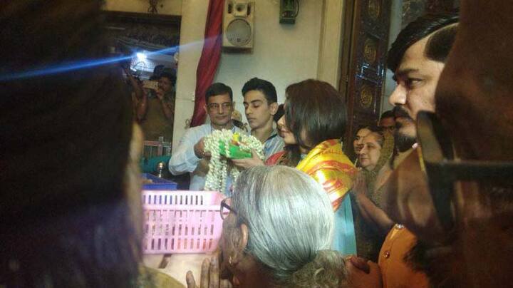 सिद्धिविनायक मंदिर से मानुषी की कुछ ये तस्वीरें एबीपी न्यूज़ के पास आई हैं. (Photo: ABP News)