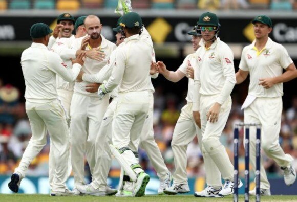 ASHES: इंग्लैंड को 10 विकेट से हराकर ऑस्ट्रेलिया ने जीता पहला टेस्ट