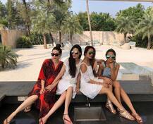 करिश्मा ने वीकेंड पर बेस्टीज़ के साथ अलीबाग में किया धमाल