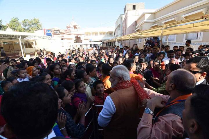 गुजरात में बीजेपी मिशन 150 लेकर चली है, स्टार प्रचारक की भूमिका में खुद पीएम मोदी हैं और दांव पर गुजरात की सत्ता है.