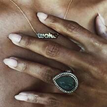 बॉडी पार्ट्स की तस्वीरों से पटी पड़ी है हैले बेरी की इंस्टाग्राम टाइमलाइन