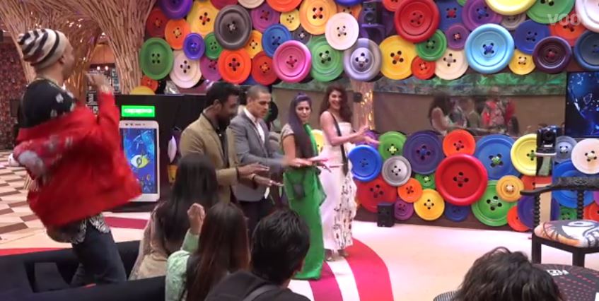 सपना का डांस देखकर रेमो इतने इंप्रेस हुए कि उन्होंने तुरंत ऑफर भी दे दिया. (Photo: Voot)