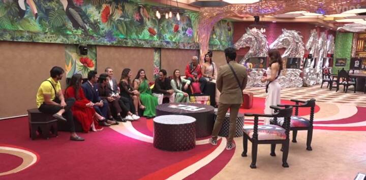 दरअसर इस वीकेंड के वार में रेमो और जैकलीन बिग बॉस के घर में 'रेस 3' को प्रमोट करने पहुंचे थे. इस दौरान उन्हें घरवालों से कुछ टास्क भी कराना था. (Photo: Voot)