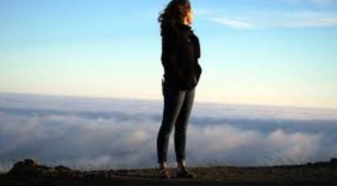 अगर आप अकेली हैं और आपको घूमने का मन है तो आपको किसी की कंपनी की जरूरत नहीं. आज हम आपको कुछ ऐसी जगहों के बारे में बताएंगे जहां आप आसानी से अकेली घूम सकती हैं. 