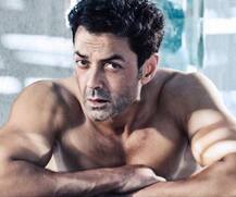 PIC: सलमान के साथ ‘रेस 3’ में काम कर रहे बॉबी देओल पहली दफा जिम में बहा रहे हैं पसीना