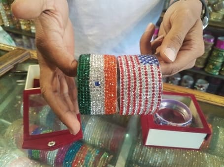 Special designers bangles made for Ivanka trump अमेरिकी राष्ट्रपति की बेटी इवांका ट्रंप के लिए बनी खास डिज़ाइनर चूड़ियां