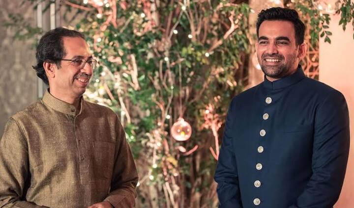 जहीर और सागरिका के रिसेप्शन में शिवसेना प्रमुख उद्धव ठाकरे इस कपल को बधाई देने पहुंचे.