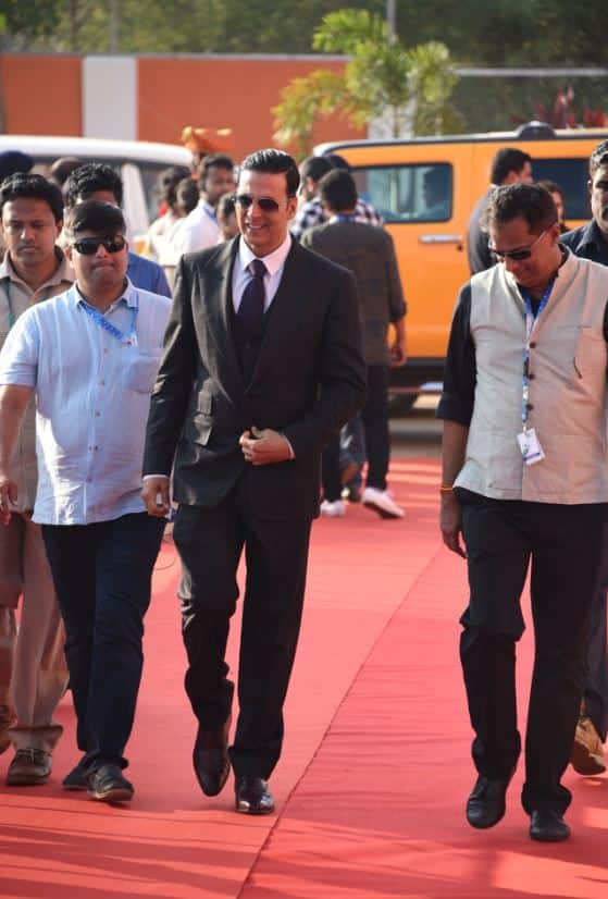 फिल्मोत्सव में अपनी मौजूदगी दर्ज करवाने वालों में अभिनेता अक्षय कुमार भी शामिल रहे.