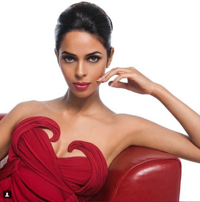 मल्लिका शेरावत की ये तस्वीरें देखकर याद आ जाएगी \'मर्डर\' की \'सिमरन\'