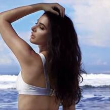 ताज़ा तस्वीरों से साफ है कि इंस्टा पर अपना खासा टाइम बिता रही हैं नरगिस