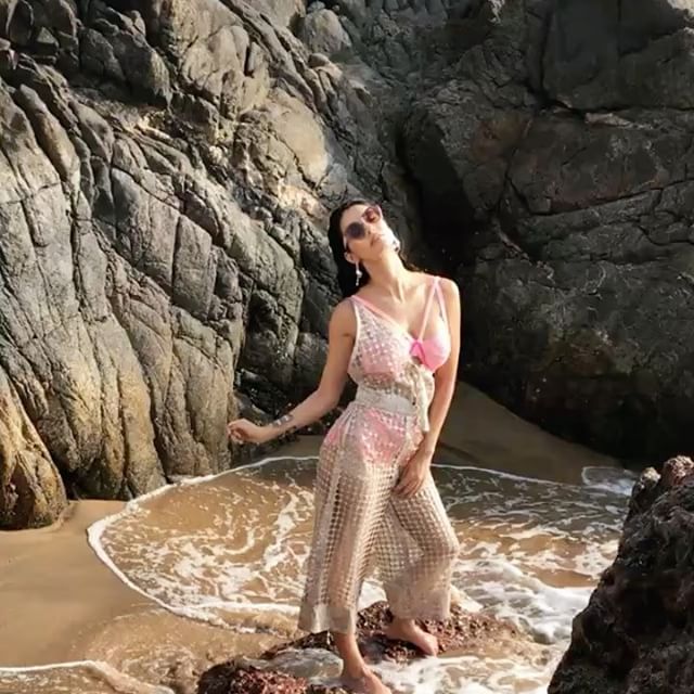 हीरे पसंद हैं लेकिन अभी ख़रीदने लायक नहीं हुई हूं\'