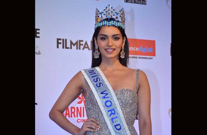 रेड कार्पेट पर मानुषी शिमरी shimmery गाउन में पहुंची थीं और बिल्कुल प्रिंसेज लग रही थीं.