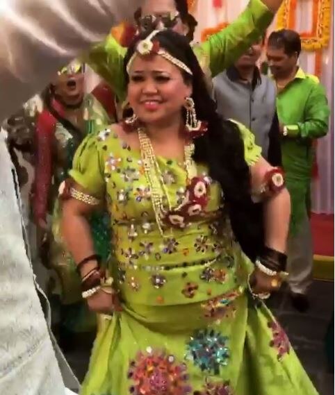bharti singh danced with harsh on her mehndi ceremony अपनी मेहंदी में जमकर नाची भारती सिंह, सामने आया इनासइड Video