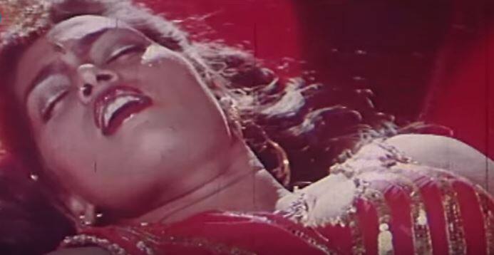 स्मिता ने सबसे पहले बतौर मेकअप आर्टिस्ट अपना करियर शुरू किया था जिसके बाद उन्हें फिल्मों में काम मिलने लगा और उन्होंने अपने 10 साल के करियर में करीब 500 फिल्मों में काम किया.
