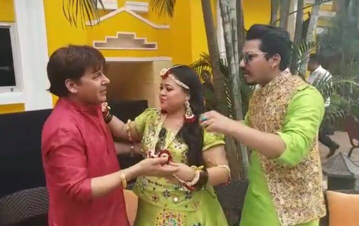 भारती-हर्ष की मेंहदी सेरेमनी में शामिल होने भारती के खास दोस्त सुदेश भी पहुंचे.