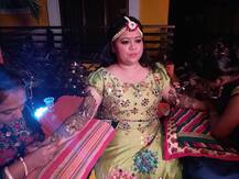 भारती सिंह ने हाथों में लगवाई हर्ष के नाम की मेहंदी, सामने आईं Inside Photos