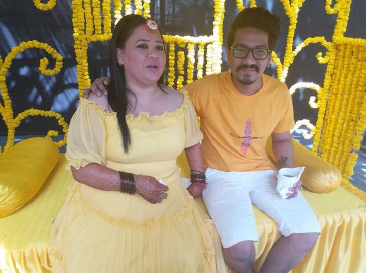 शादी की रस्मों में बिजी होने के बावजूद भारती फैंस के लिए इन रस्मों की मस्ती फैंस के साथ साझा करना नहीं भूलतीं.