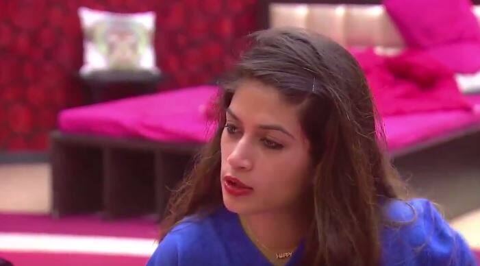 बंदगी कालरा को सबसे कम वोट मिले जिसके चलते उन्हें घर से बेघर होना पड़ा. बंदगी के साथ पुनीश शर्मा और लव त्यागी नॉमिनेट हुए थे.