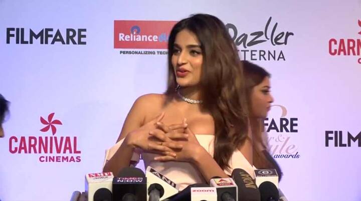 ये तस्वीरें खुद सारी स्थिति बयां कर रही हैं.