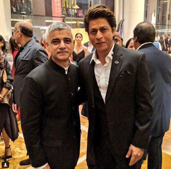 मेयर सादिक खान ने अपने इंस्टाग्राम अकाउंट के जरिए इस पार्टी की कई इनसाइड तस्वीरें शेयर की हैं. उन्होंने शाहरुख खान के साथ एक तस्वीर शेयर की और उनसे हुई मुलाकात को शानदार बताया.