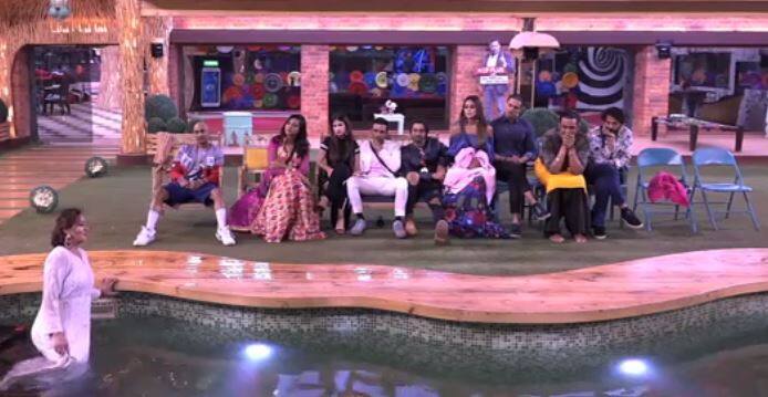 हिना के बाद सलमान ने शिल्पा शिंदे को इस टास्क के लिए बुलाया. शिल्पा शिंदे को पुल में भेजने का काम अर्शी खान ने किया. सलमान खान ने शिल्पा शिंदे को लेकर जो भी सवाल किए अर्शी ने उनका जवाब हां दिया.