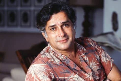 जैसा की जेनिफर शशि का पहला प्यार थीं तो ये तो साफ ही है कि इससे पहले उनकी कोई गर्लफ्रेंड नहीं थी. जिसके कारण पहली मुलाकात के दौरान शशि कपूर काफी घबरा रहे थे लेकिन जेनिफर क्योंकि इस बात से बेखबर थीं इसलिए इस मुलाकात के दौरान वो काफी नॉर्मल थीं जिसके कारण इस मुलाकात में शशि कपूर अपने प्यार का इजहार नहीं कर पाए और यूं ही वापस चले आए.