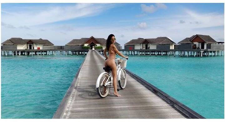 हमेशा ही ये एक्ट्रेस अपनी हॉट अदाओं की वजह से सुर्खियों में रहती हैं.