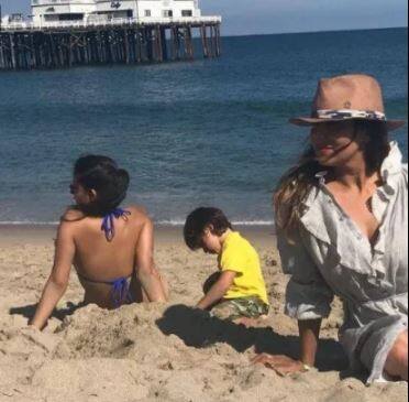 आगे देखें उनकी चंद और वायरल तस्वीरें-