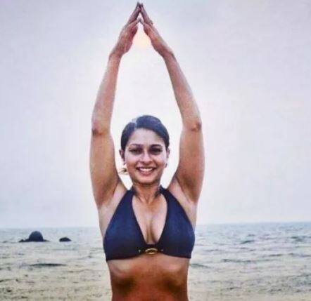 इन तस्वीरों में आप दिल वाले दुल्हनिया ले जाएंगे जैसी अमर फिल्म देने वाली अदाकारा की बहन तनीषा को देख सकते हैं.